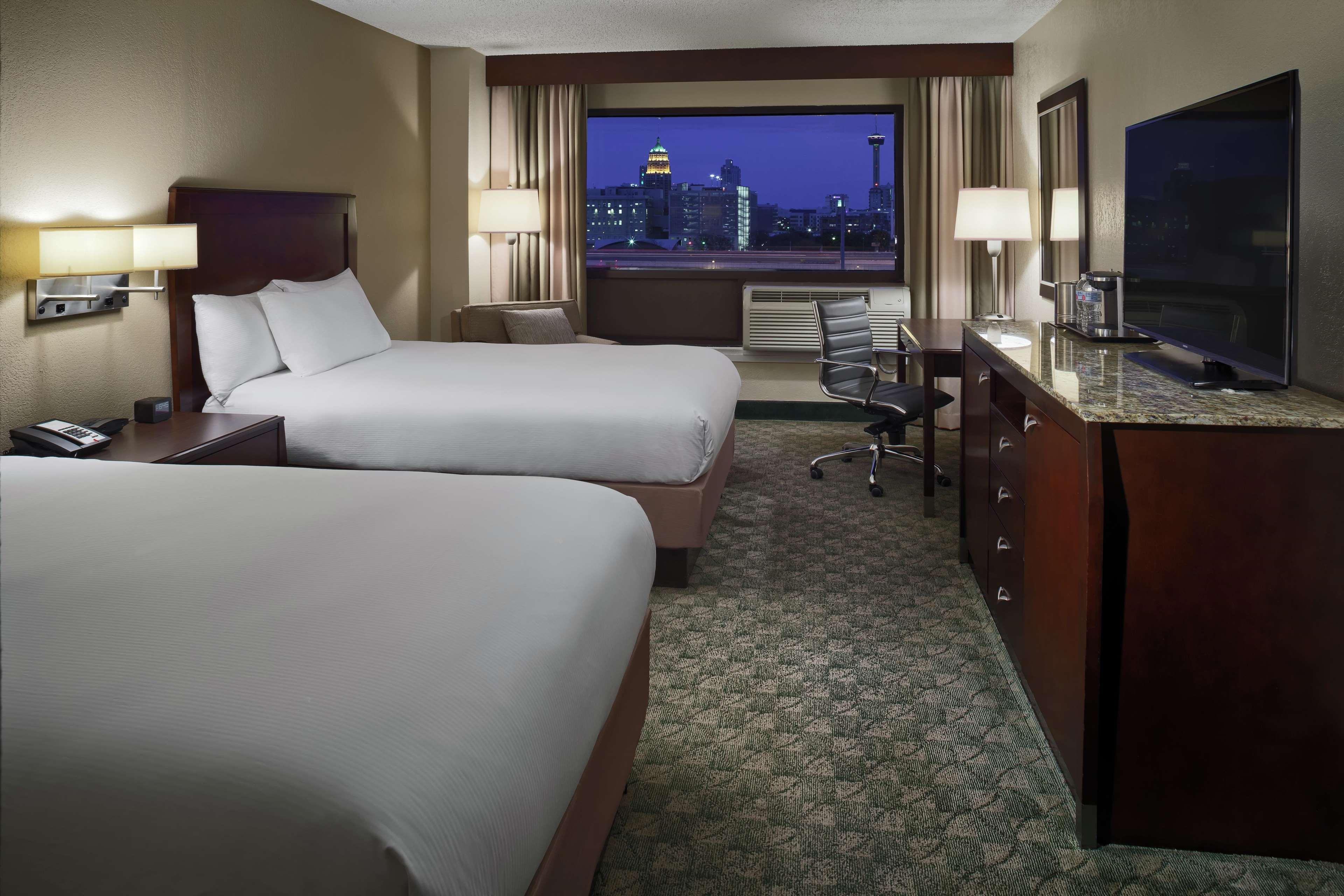 Doubletree By Hilton San Antonio Downtown Hotel Exterior photo